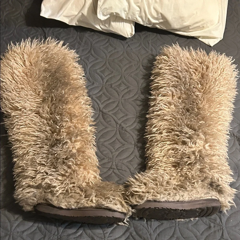 Fuzzy Tan above the knees knee High Boots. Fur furry. Size 9. Fleece lined shoes - Picture 13 of 16